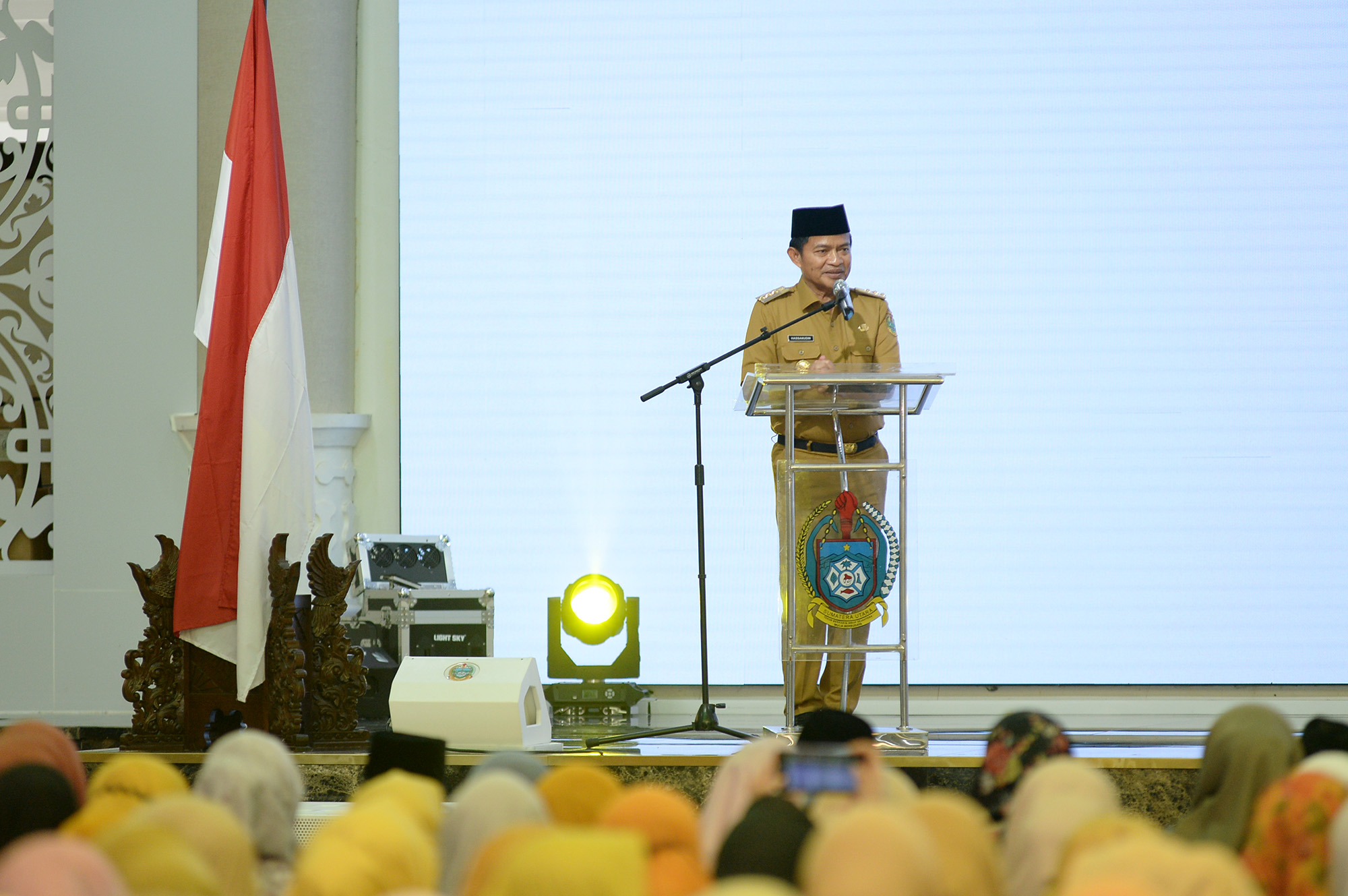 ISRA MIKRAJ: Pj Gubernur Sumut, Hassanudin menghadiri Peringatan Isra Mikraj Nabi Besar Muhammad SAW 1445 H/2024 M di lingkungan Pemprov Sumut, Selasa (27/2). Ist