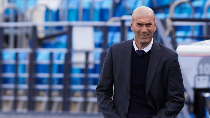 Sir Jim Ratcliffe kabarnya sudah mencari calon manajer baru untuk Manchester United. Nama Zinedine Zidane mencuat.