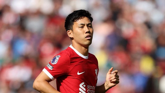 Wataru Endo menjadi juara Piala Liga Inggris 2023/2024 bersama Liverpool musim ini.