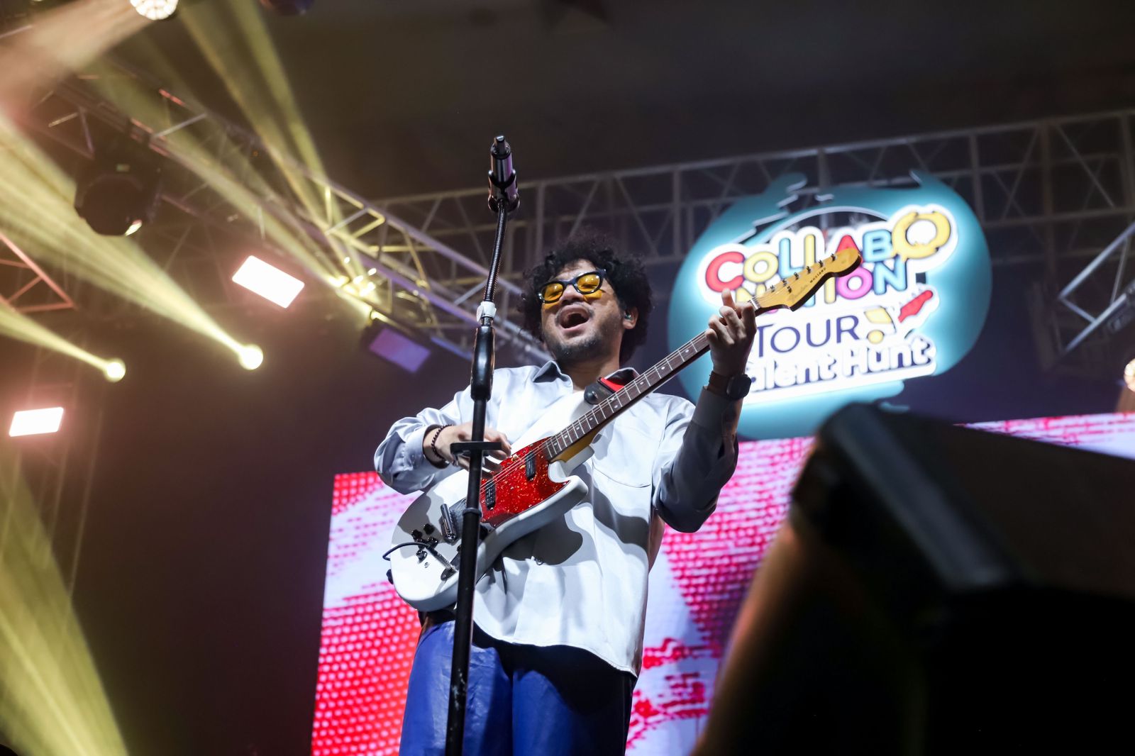 Konser & Final Show ini juga turut menghadirkan penampilan spesial dari Kunto Aji.