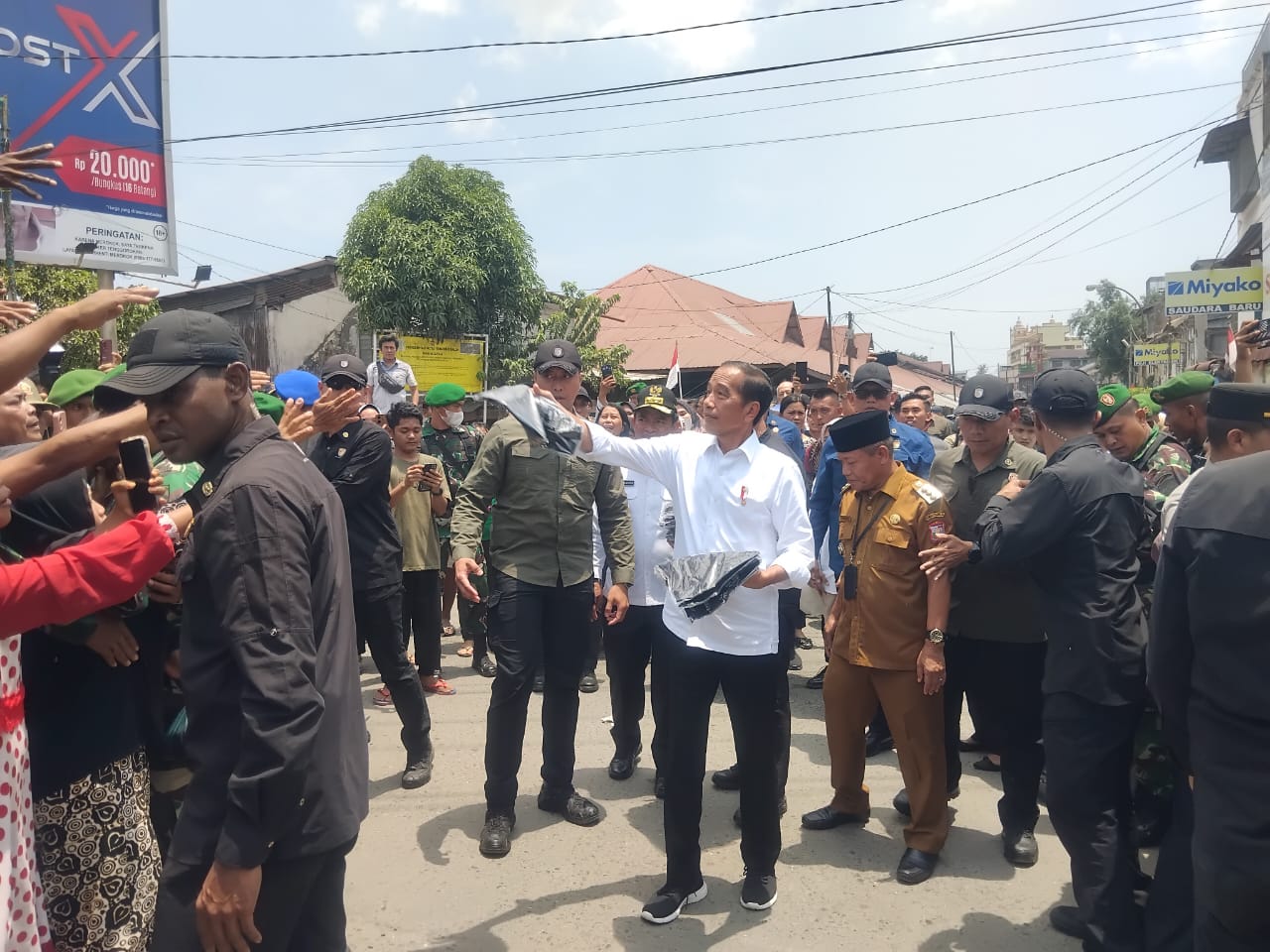 Presiden Republik Indonesia Joko Widodo saat berada di Kota Tanjungbalai.