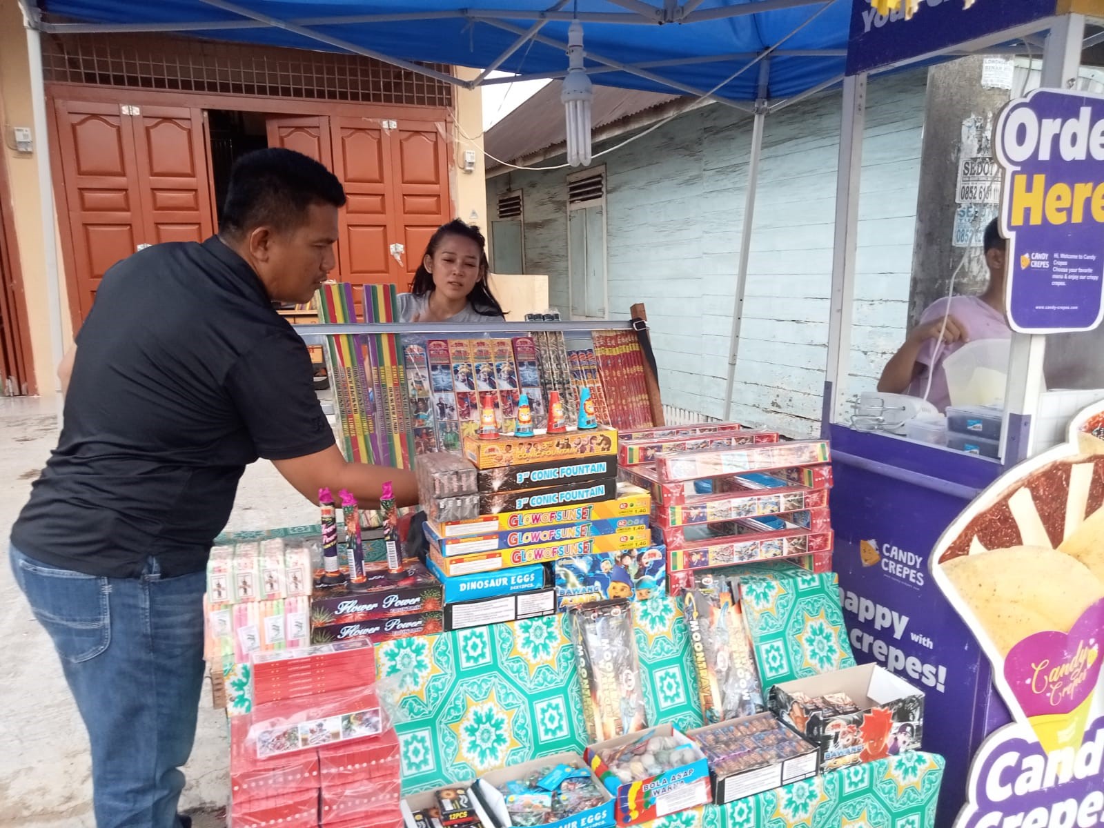 Selama bulan suci Ramdhan 1445 H Polres Psp gelar razia dan pengecekan kepada penjual kembang api dan mercun di wilayah kota Psp, Sabtu (16/3).