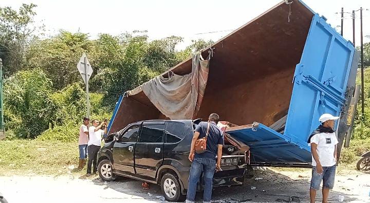 Truk dan beberapa mobil mengalami tabrakan beruntun di Asahan.