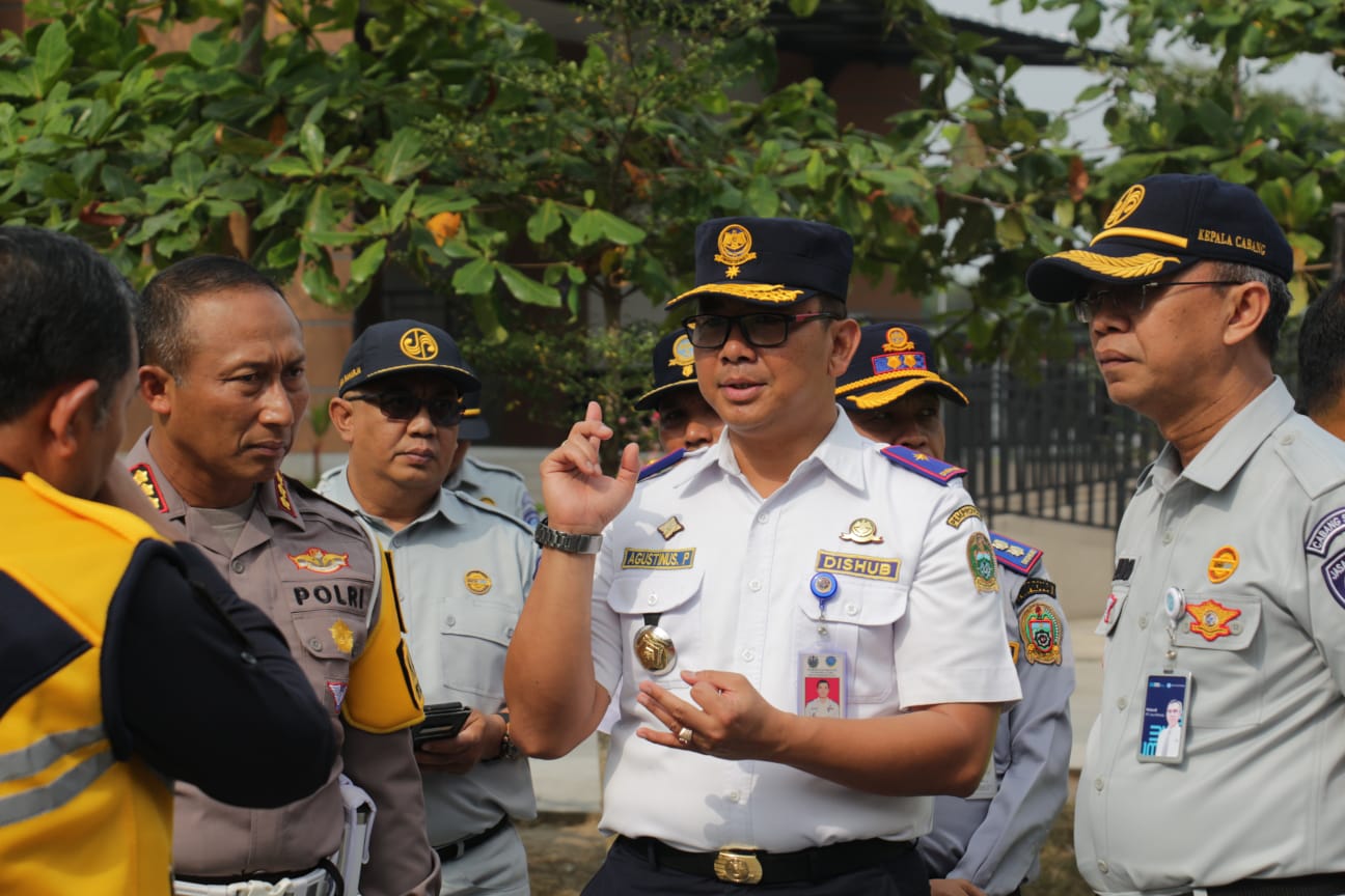 Kepala Dishub Sumut, Agustinus Panjaitan bersama jajaran Ditlantas Poldasu dan instansi terkait meninjau kesiapan jalan tol fungsional di Sumut untuk mudik Lebaran, Rabu 20 Maret 2024. Ist