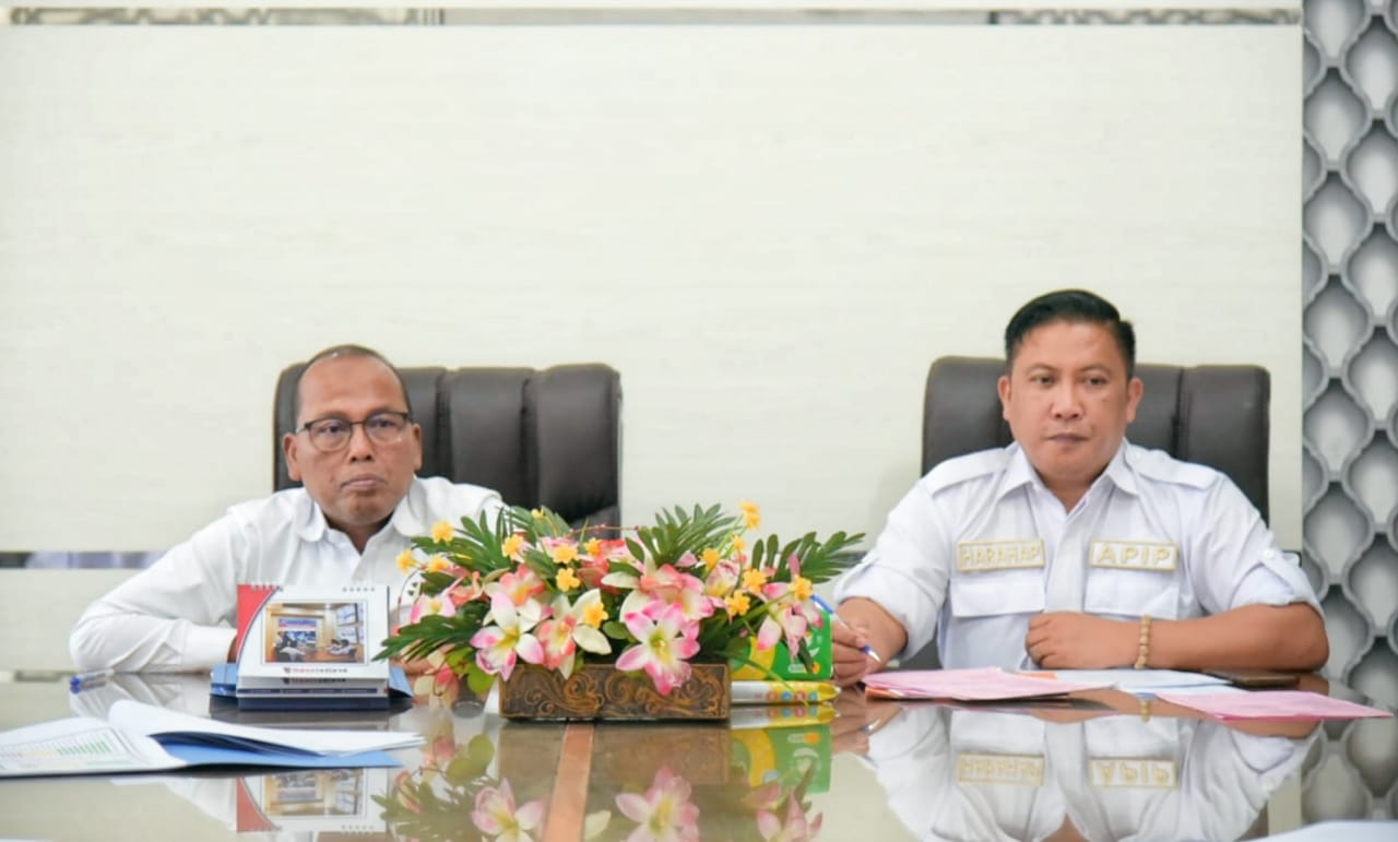 Pj Bupati Tapteng Sugeng Riyanta memimpin rakor bersama Perumda Mual Nauli.