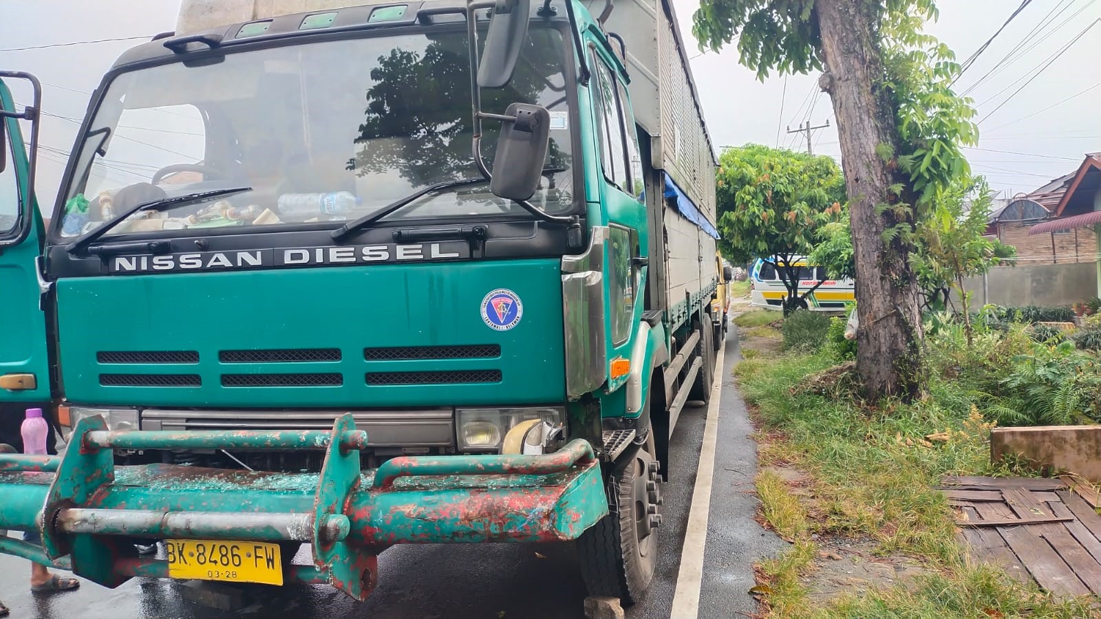 Truk yang terlibat tabrakan beruntun.