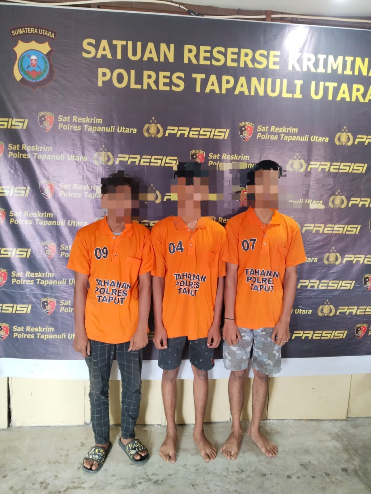 Ketiga terrsangkan pencuri kotak infak di Tapanuli Utara.  (Foto: Jan Piter Simorangkir)