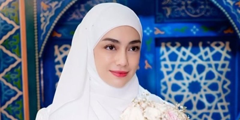 Celine Evangelista kembali dikabarkan telah menjadi seorang mualaf.