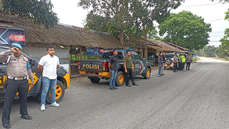 Patroli Polres Tanjungbalai mencegah balap liar di jalan raya.