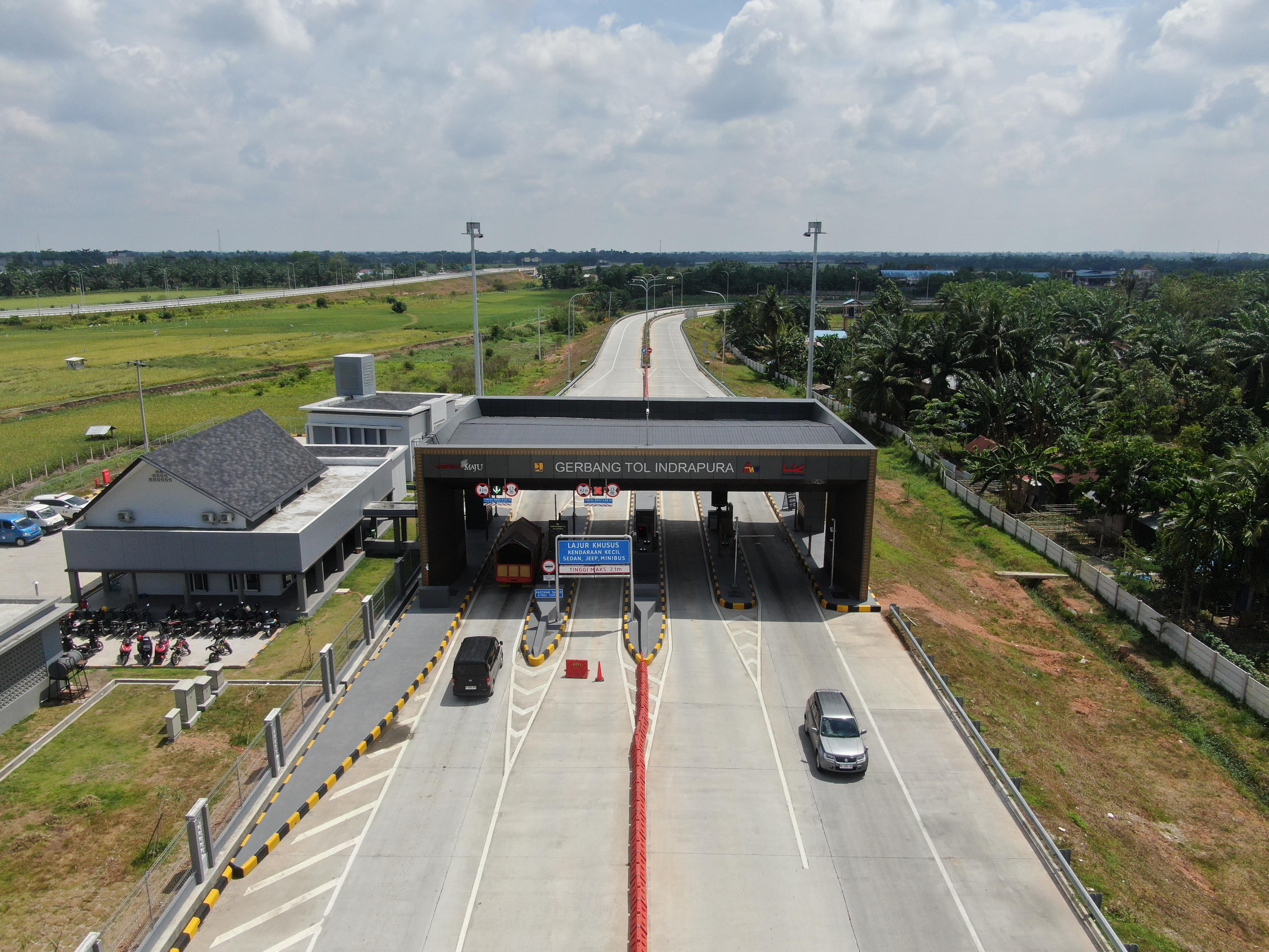 Gerbang jalan tol Indrapura. Mulai 4 April 2024, jalan tol Tebing Tinggi-Indrapura akan dikenakan tarif.