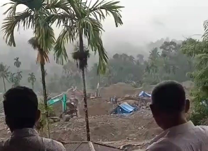 Penambangan emas illegal di Kotanopan, Madina.