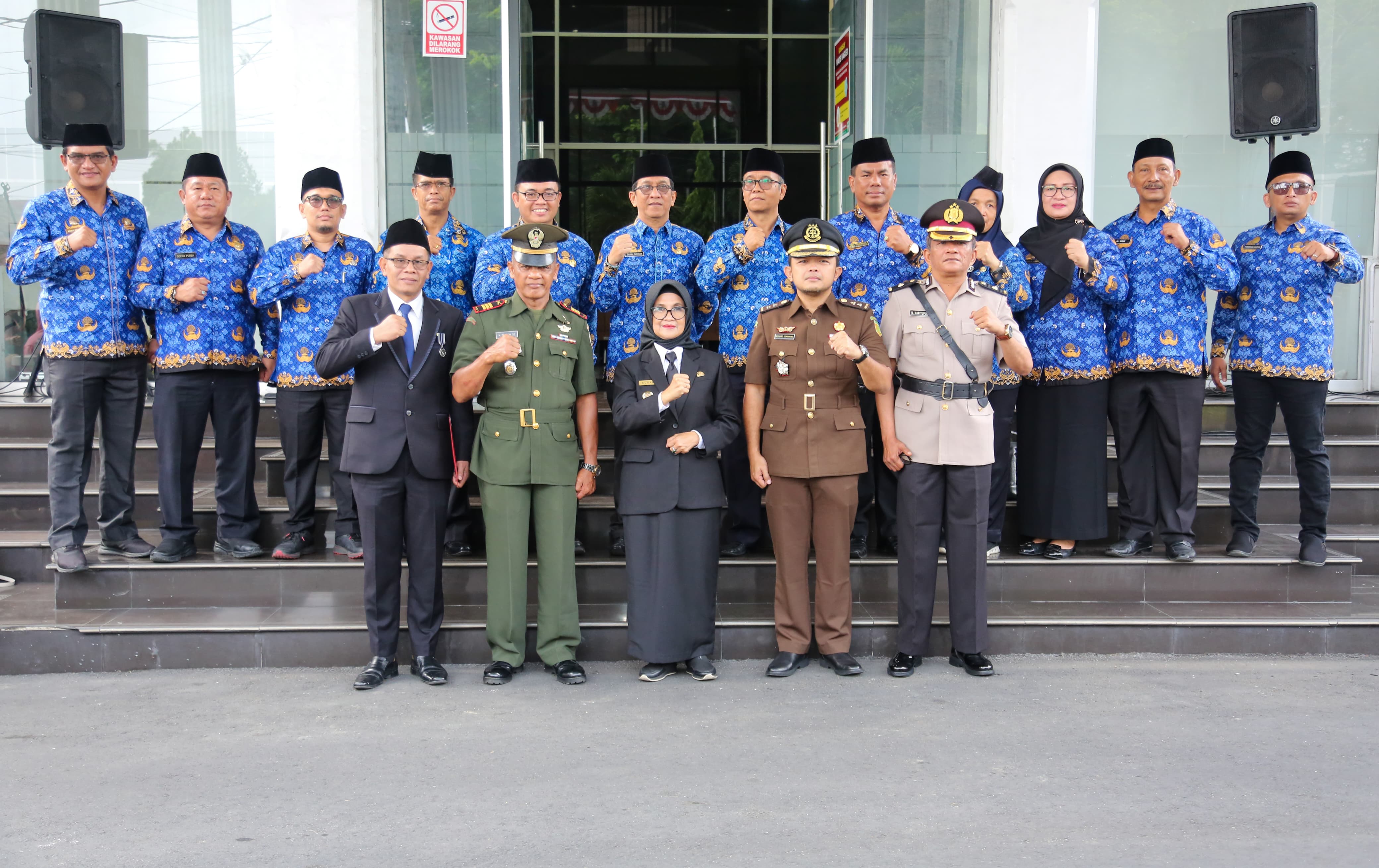 Wali Kota menjadi Inspektur Upacara peringatan Hari Otonomi Daerah XXVIII Tahun 2024. Upacara digelar di halaman Balai Kota, Jalan Merdeka, Kamis (25/04/2024). (Diskominfo Siantar/metrodaily)