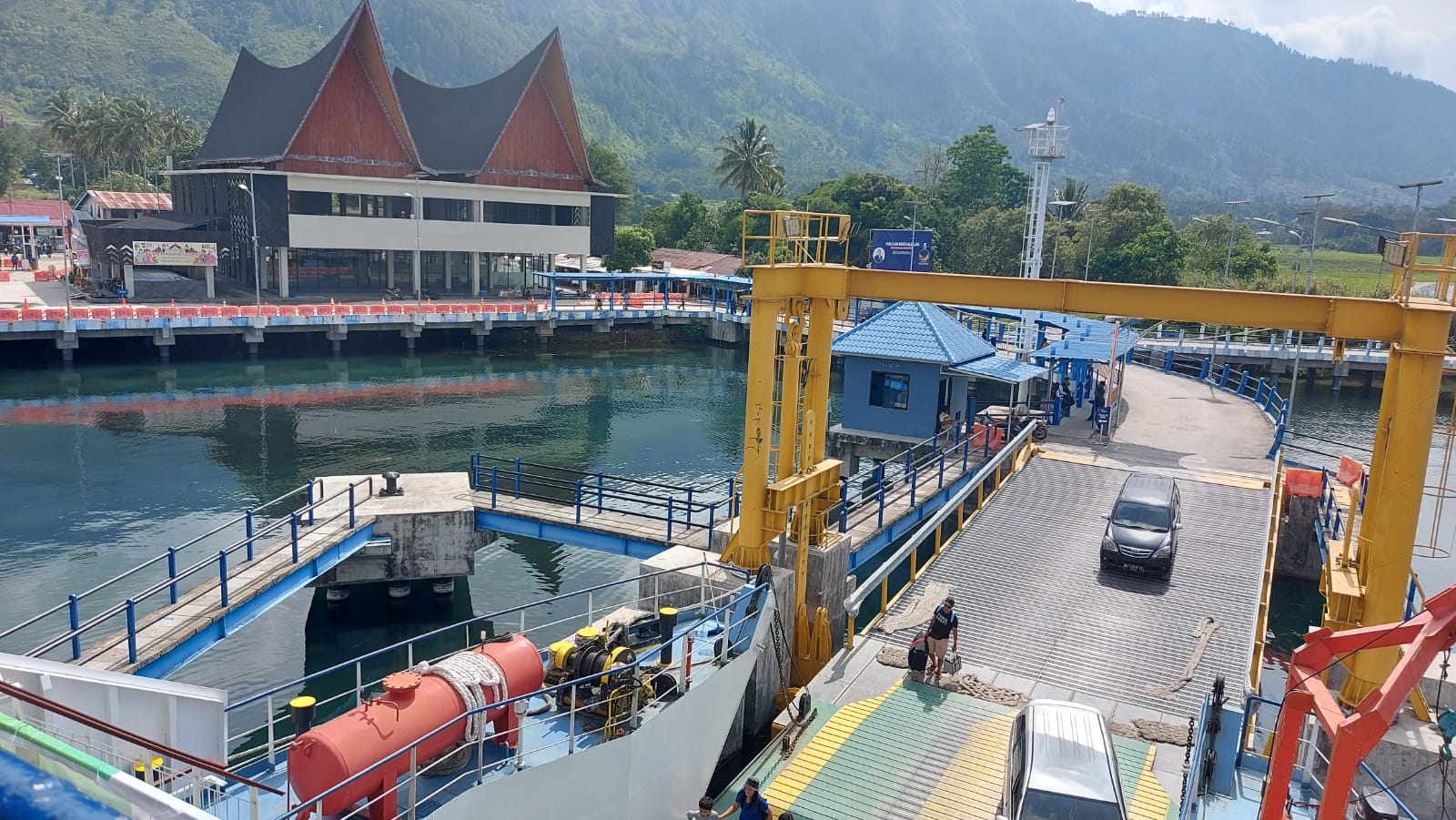 Pelabuhan ferry Ambarita, Pulau Samosir.