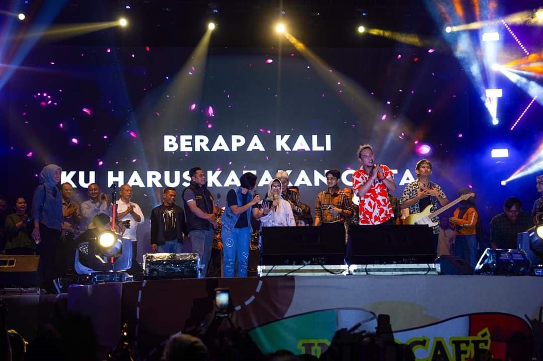 Penampilan grup band Bagindas di puncak peringatan Hari Jadi ke-153 Kota Pematangsiantar.