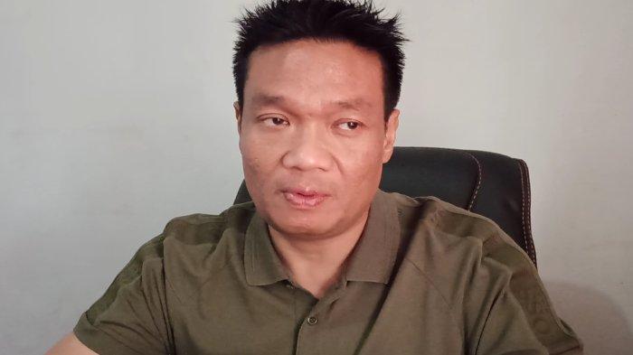 HL6- Ketua DPC PDI Perjuangan Humbang Hasundutan Oloan Nababan saat diwawancarai.