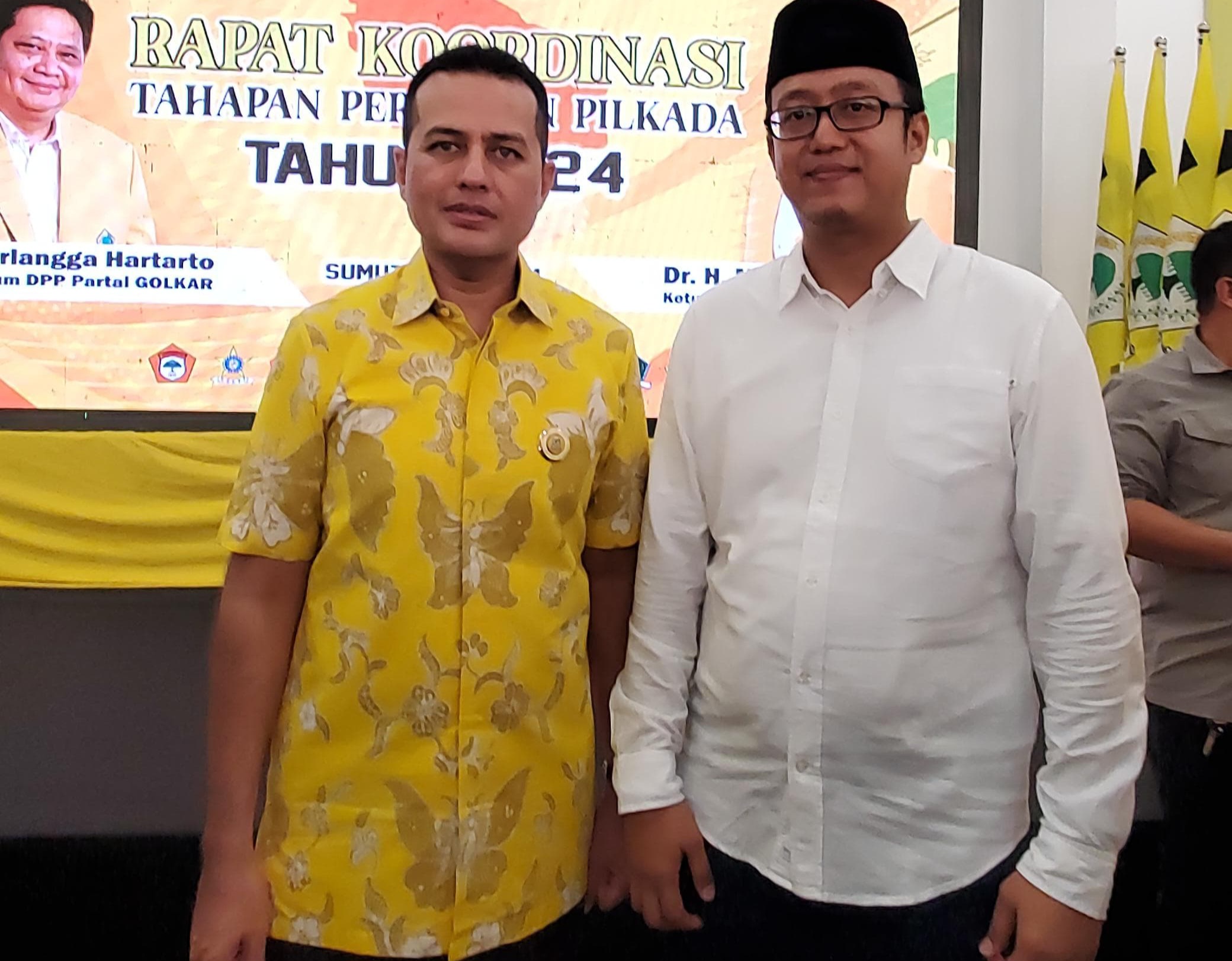 Iqbal Harahap bersama Ketua DPD Partai Golkar Sumut Musa Rajekshah usai proses pendaftan bacakada. (Ist)