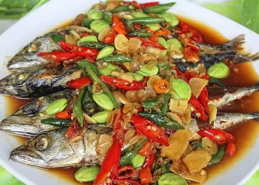 Ikan salem campur pete.