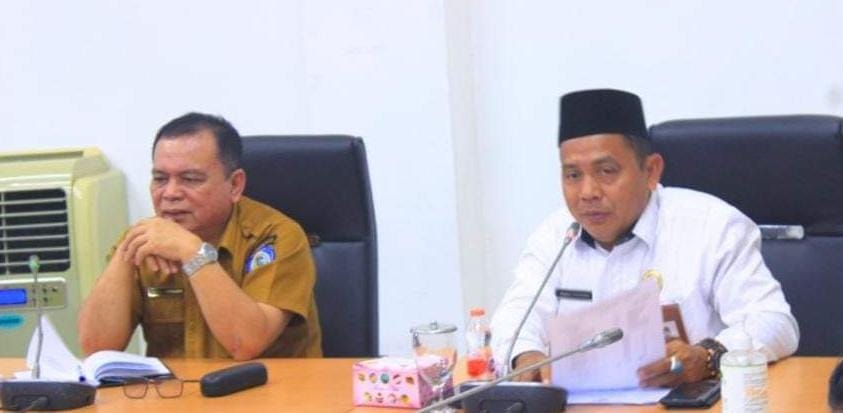 Sekretaris Daerah Kabupaten Labuhanbatu Ir Hasan Heri Rambe (kanan).