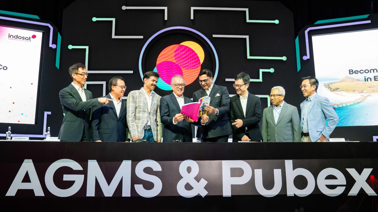 Jajaran Direksi IOH, dari kiri: Desmond Cheung, Ahmad Zulfikar, Ritesh Singh, Halim Alamsyah, Vikram Sinha, Nicky Lee Chi Hung, Muhammad Buldansyah, dan Irsyad Sahroni, foto usai RUPST di Jakarta.