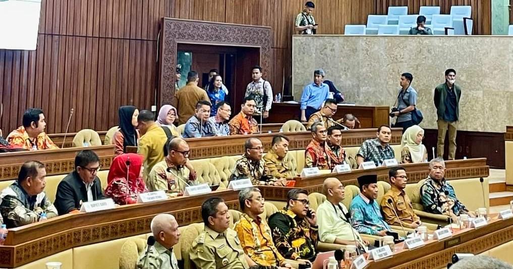 Pj. Bupati Tapteng, Sugeng Riyanta saat hadiri Rapat Panja Komisi II DPR RI.