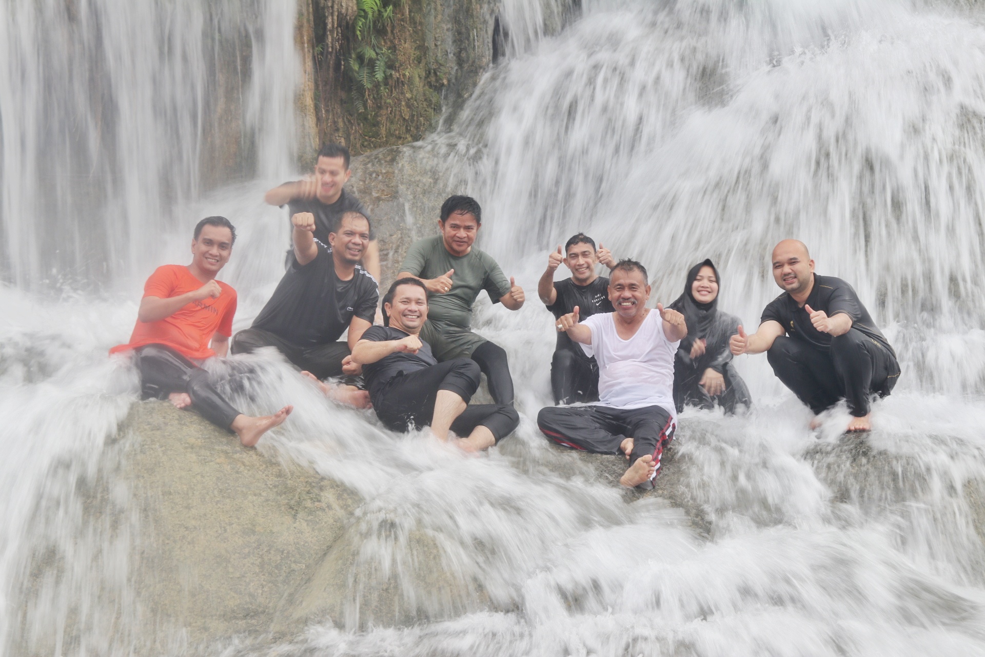 Penjabat (Pj) Gubernur Sumatera Utara (Sumut) Hassanudin mengunjungi wisata alam air terjun "Aek Sijorni" di Kecamatan Sayur Matinggi, Kabupaten Tapanuli Selatan, Kamis (23/5).
