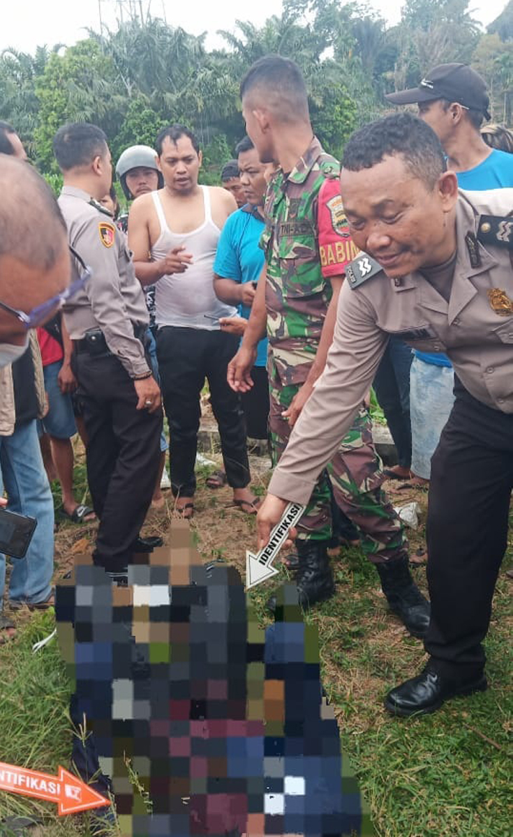 Evakuasi korban di Jalan Bahkora II Atas Pematangsiantar.