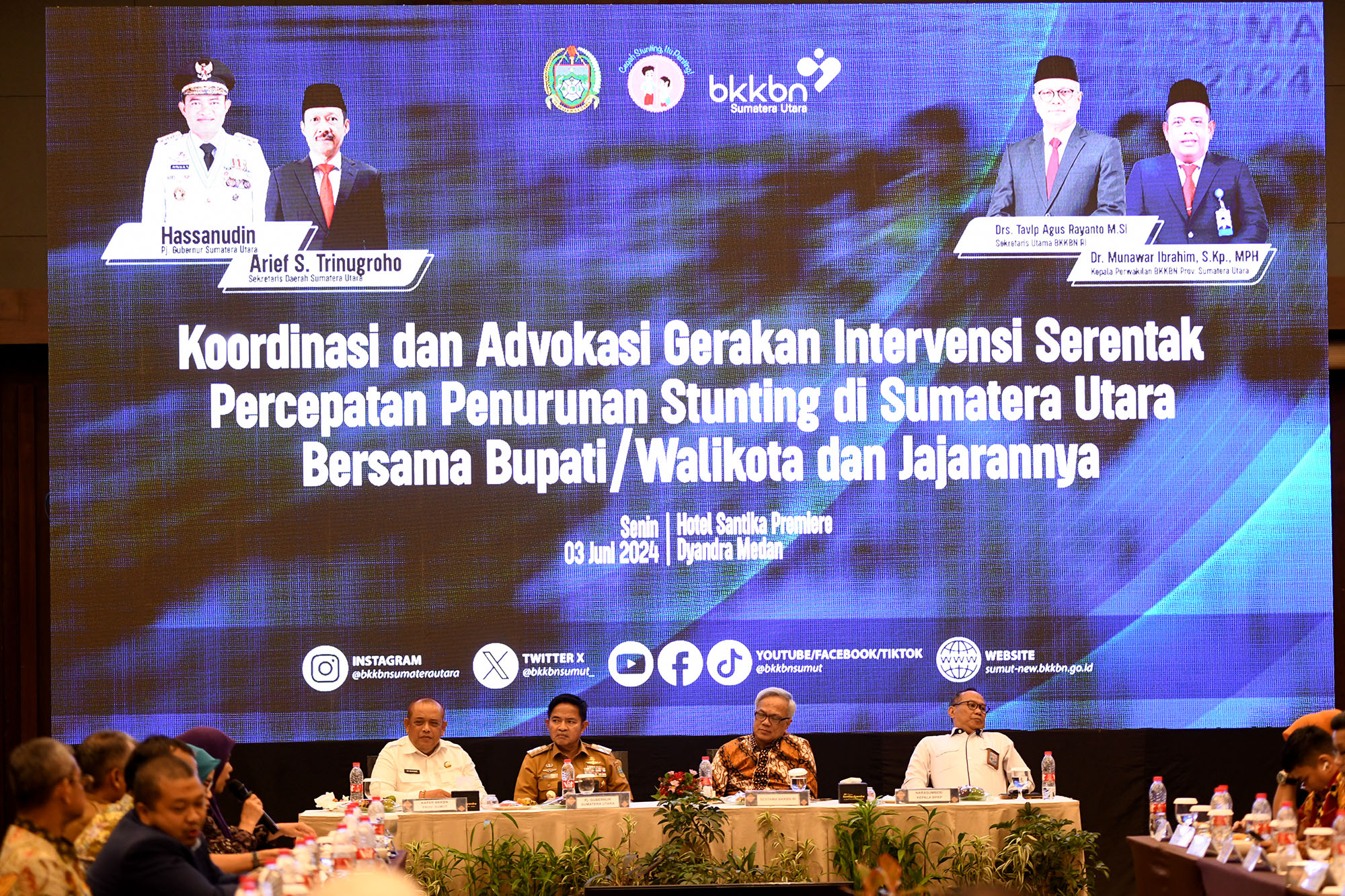 Pj Gubsu Hassanudin memberi arahan sekaligus menutup Kegiatan Koordinasi dan Advokasi Gerakan Intervensi Serentak Percepatan Penurunan Stunting di Sumut bersama bupati/wali kota, Senin (3/6/2024). Ist