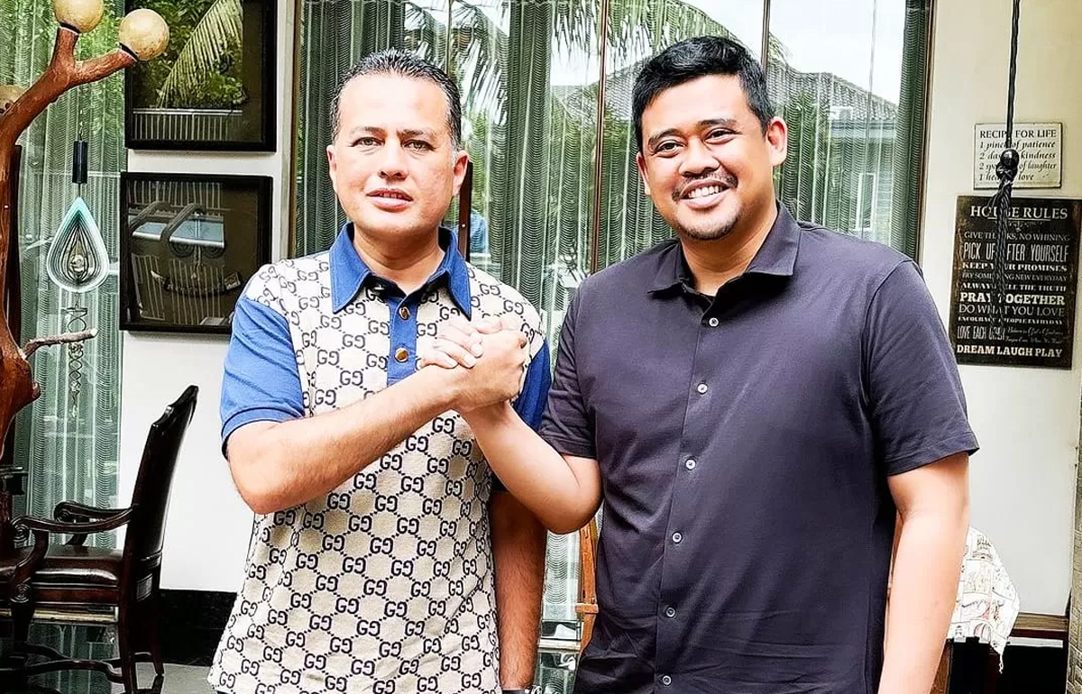 Wali Kota Medan Bobby Nasution dan Ketua DPD Golkar Sumut Musa Rajekshah, bersalaman.