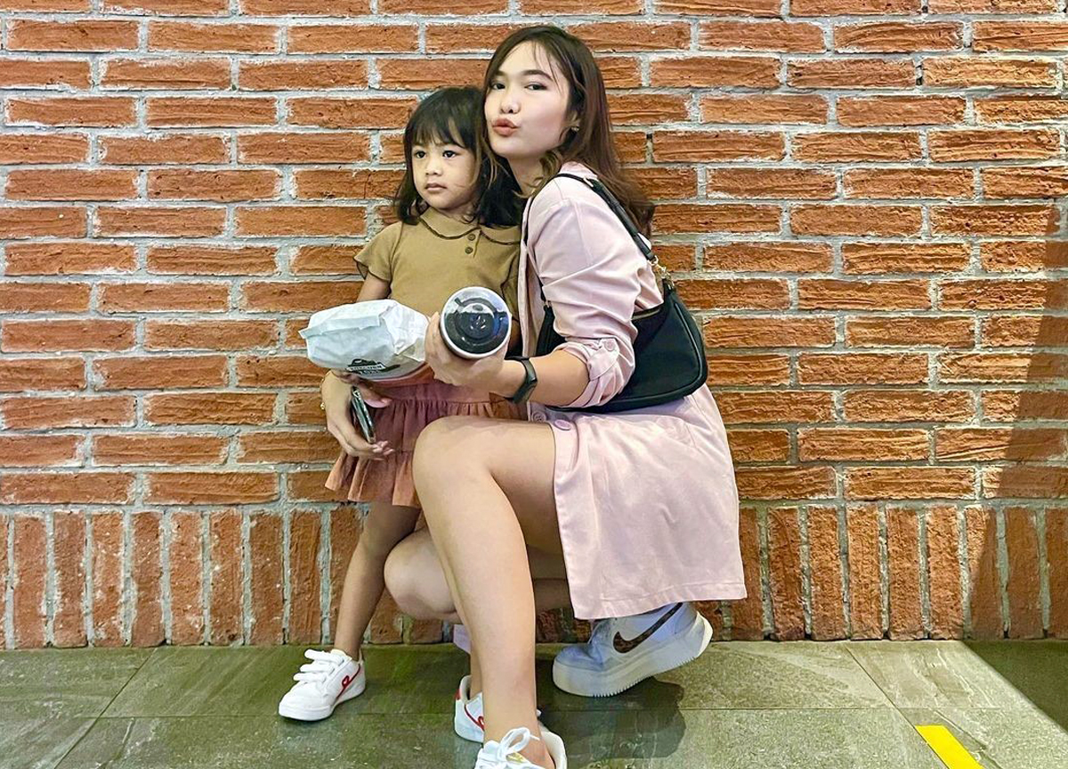 Irma Purba dan putrinya.