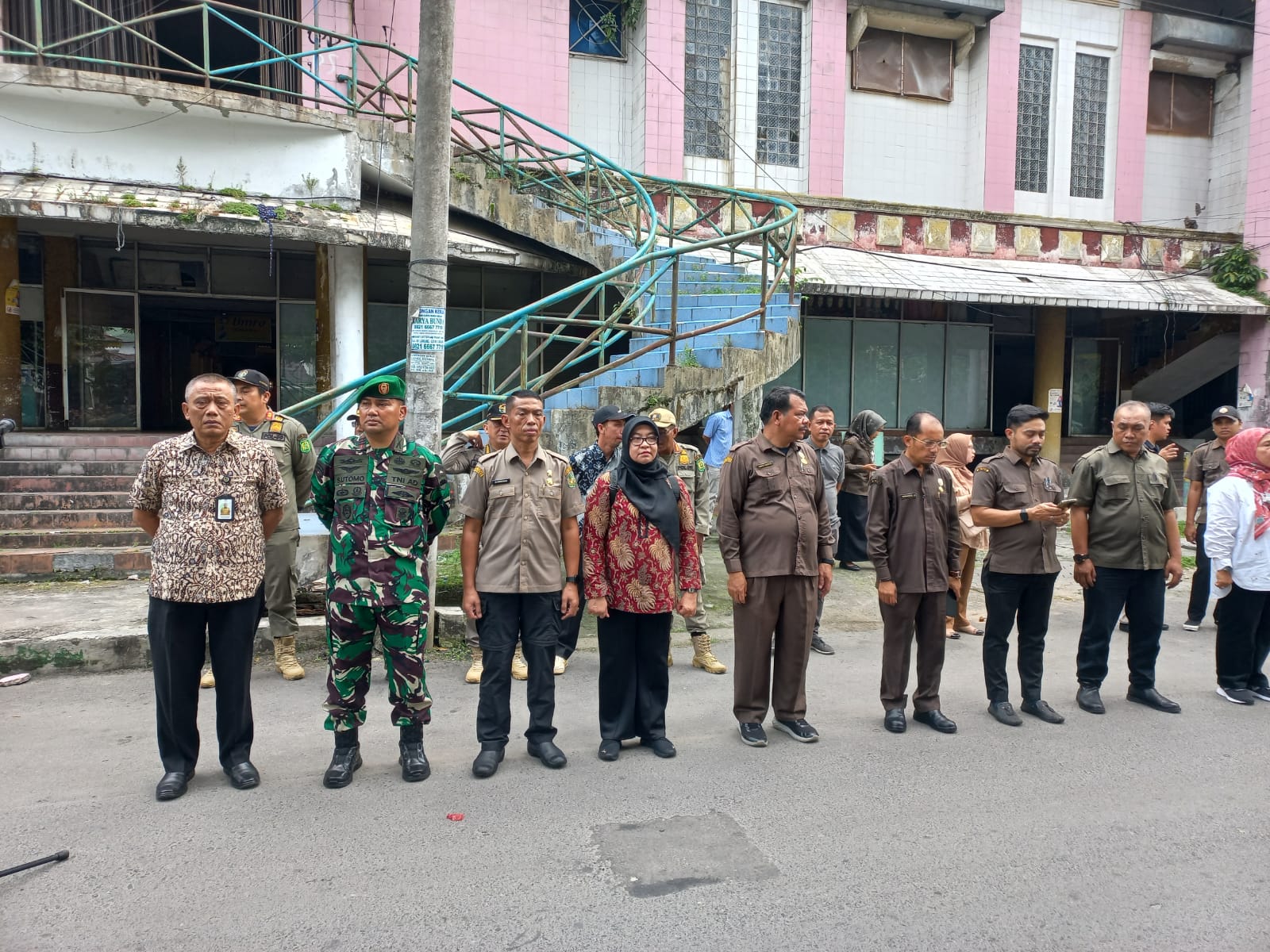 Pemko Medan mengambilalih pengelolaan Pasar Petisah dari PT GKKS, karena  berakhirnya kontrak.