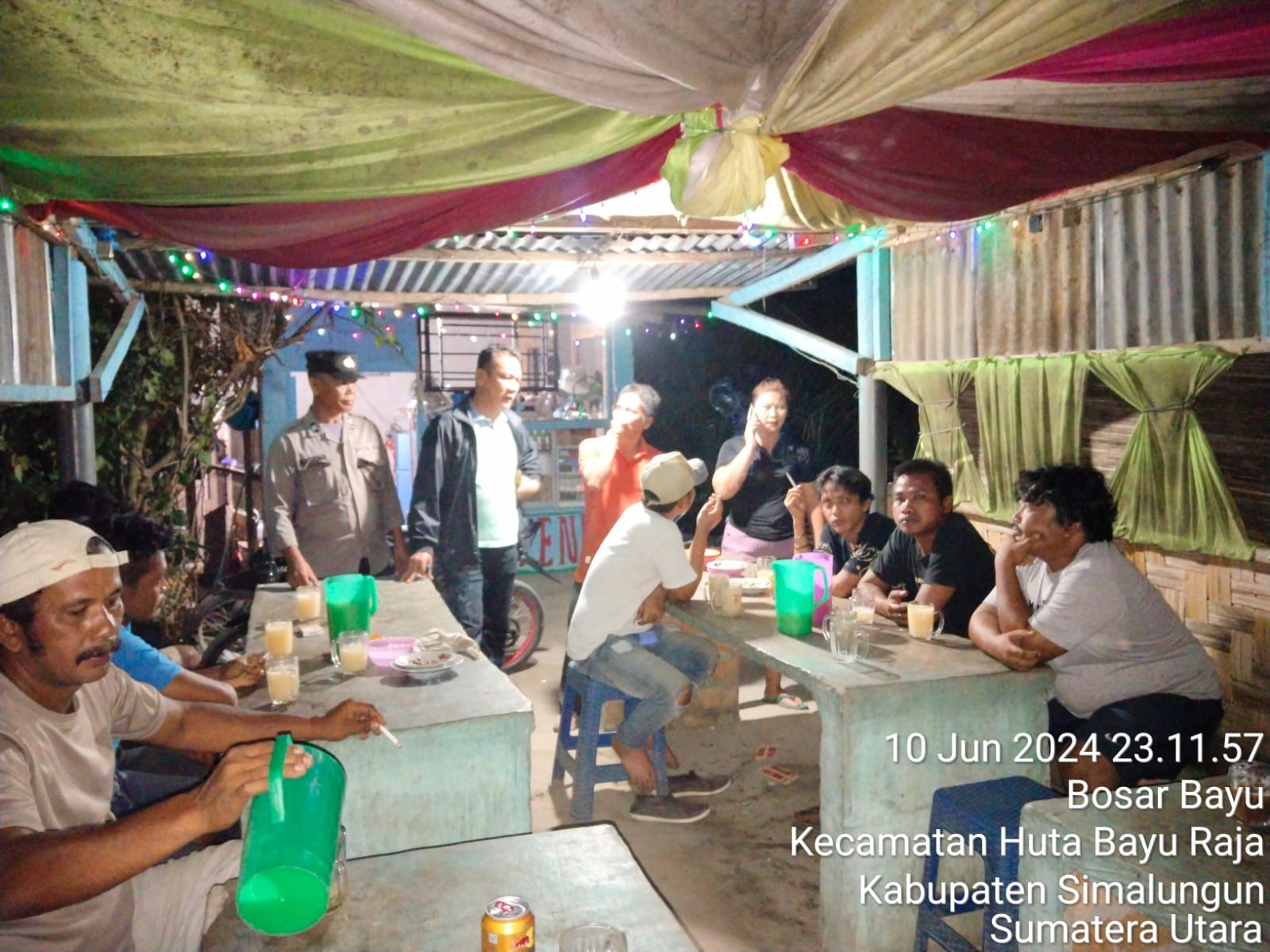 Penertiban warung yang buka hingga larut malam.