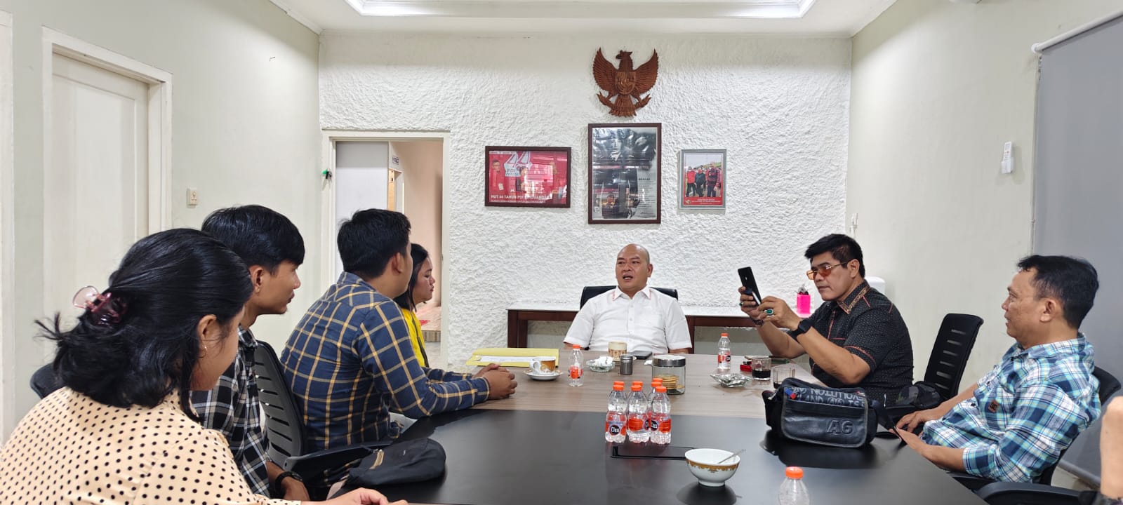 Bakal Calon Gubsu, Nikson Nababan menerima audiensi KPPR Gereja ONKP di Posko Nikson Nababan Jalan Sei Seruai No. 33 Medan, Rabu (12/6/2024). Ist
