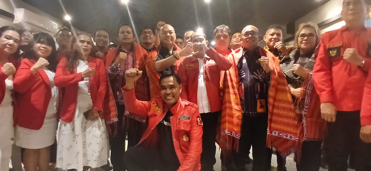 Bacagubsu Nikson Nababan (tengah) bersama pengurus DPP PBB diabadikan di sela-sela Rakorda PBB se-DKI Jakarta, Minggu, 16 Juni 2024. Ist