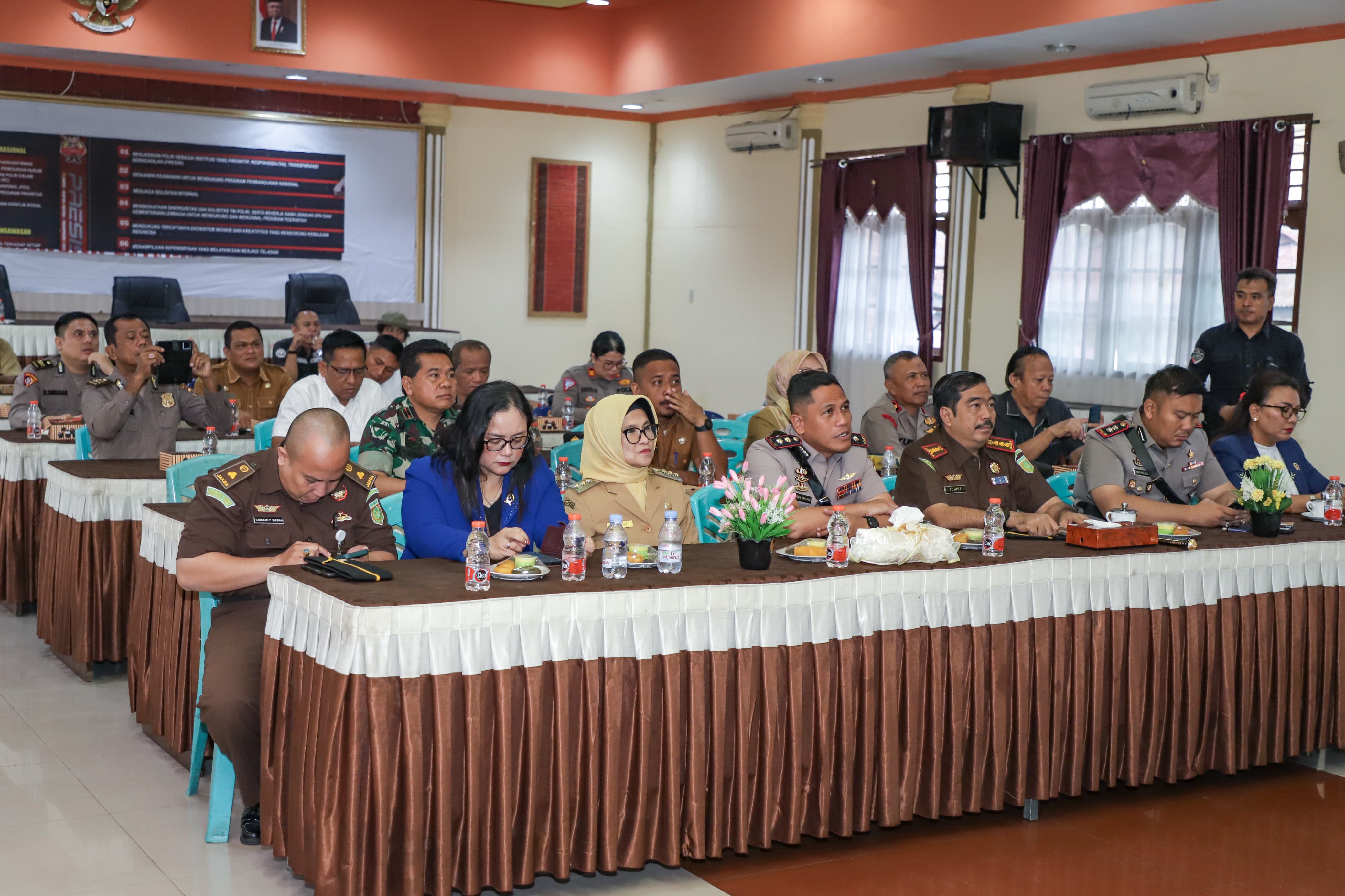 Wali Kota Pematangsiantar dr Susanti Dewayani SpA menyaksikan secara daring Peresmian Peluncuran Digitalisasi Layanan Perizinan Penyelenggaraan Event.
