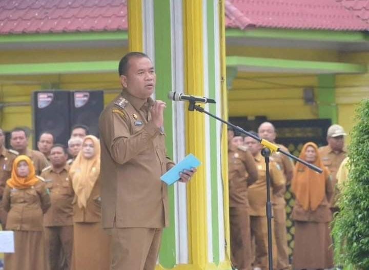 Pj Wali&nbsp;Kota Psp baru, H.Timur Tumanggor pimpin apel gabungan di halaman Kantor Wali Kota Psp.