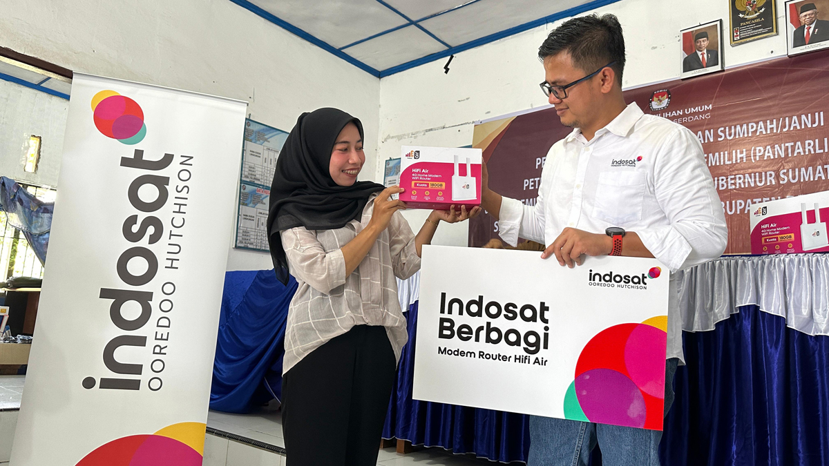 Indosat memberikan bantuan perangkat HiFi Air ke sejumlah lokasi fasilitas publik mulai dari Aceh, Kisaran, Siantar, Deli Serdang, Medan, dan Sidempuan.
