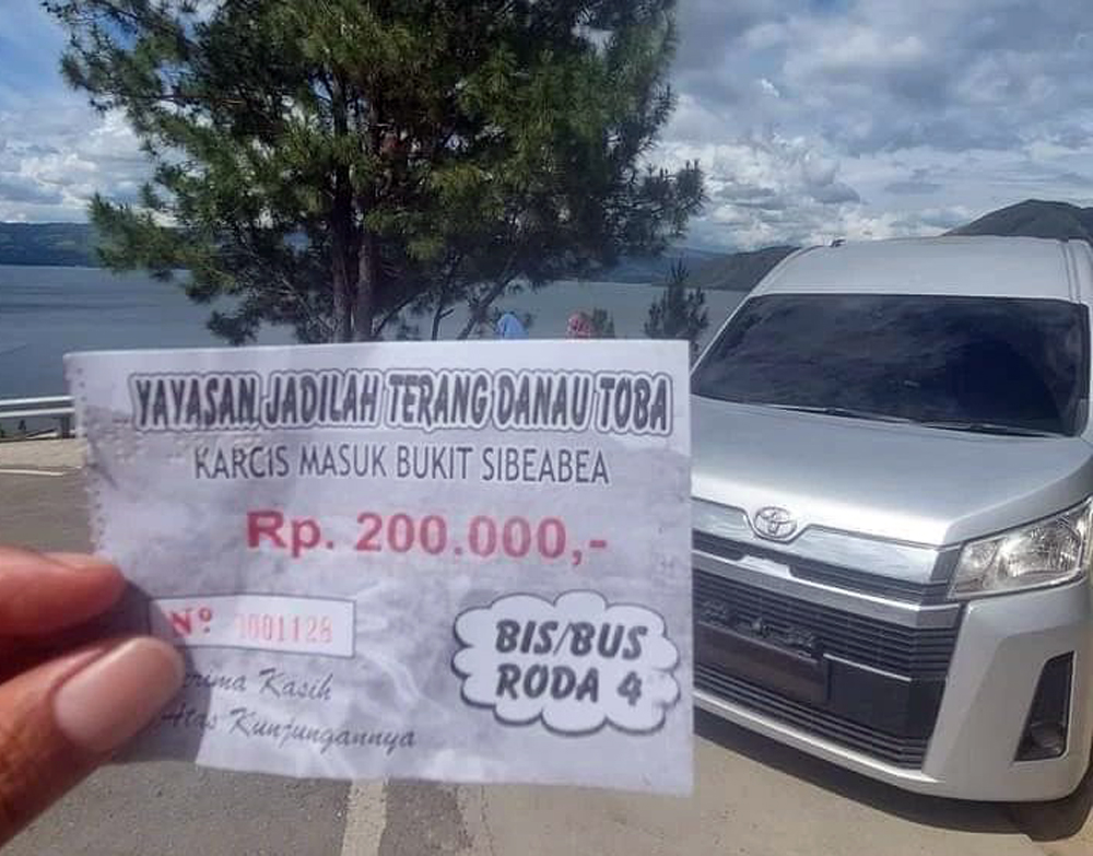 Akun X @sosmedkeras memposting sebuah foto yang menunjukkan tangan seseorang memegang sebuah tiket masuk Sibea-bea.