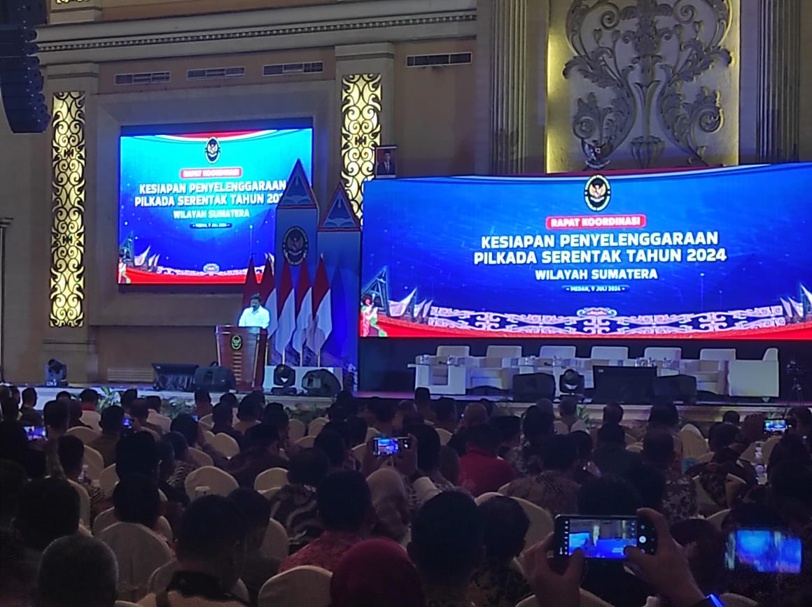 Menkopolhukam RI, Hadi Tjahjanto memaparkan kondisi sosial politik yang bertujuan untuk menyukseskan penyelenggaraan Pilkada Serentak di Medan, 9 Juli 2024.