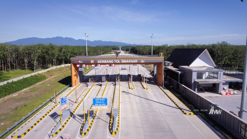 Gerbang tol Sinaksak.