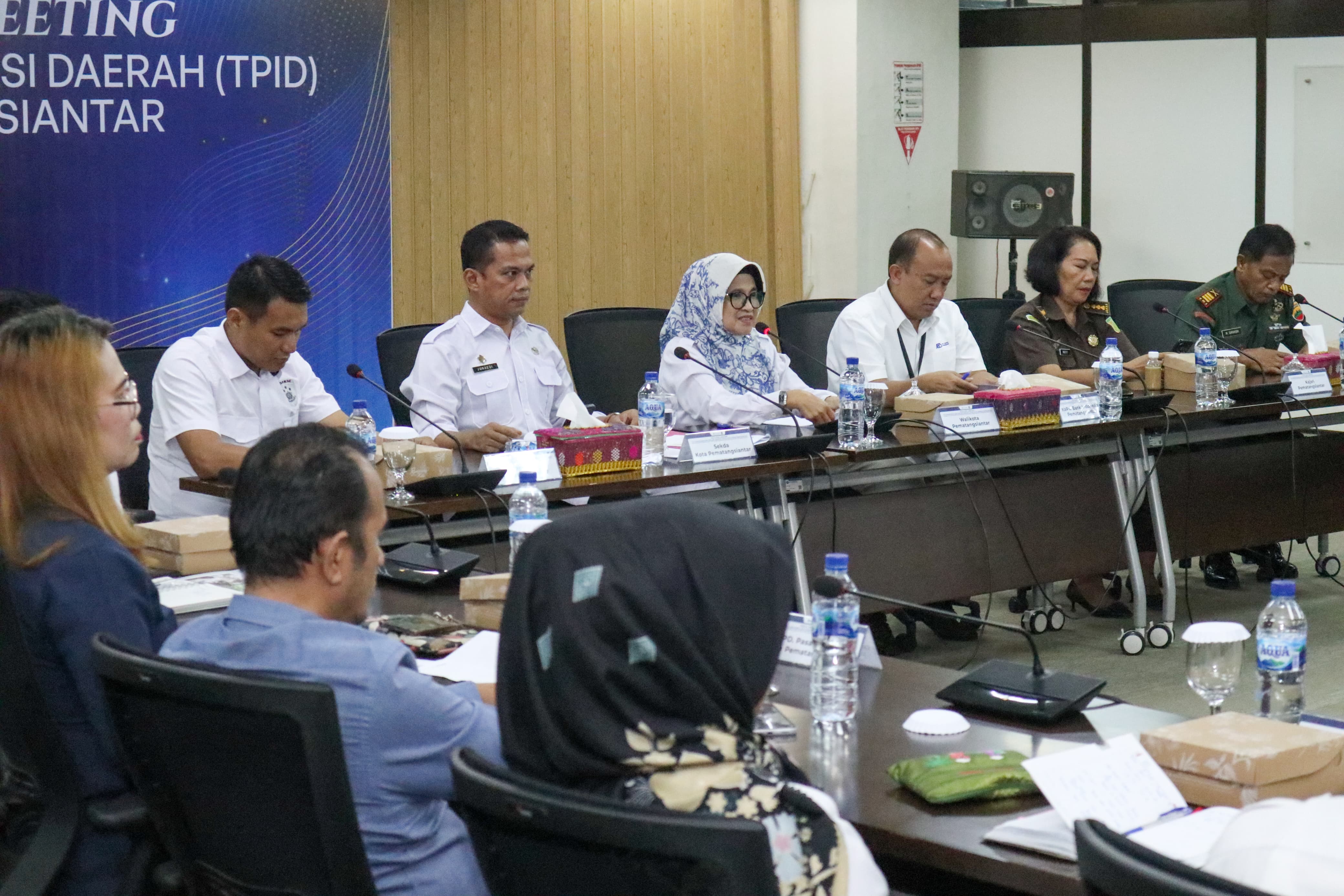 Wali Kota membuka High Level Meeting (HLM) TPID Kota Pematangsiantar Tahun 2024, di Lantai 4 KPw BI Pematangsiantar, Jalan Adam Malik, Rabu (10/06/2024).
