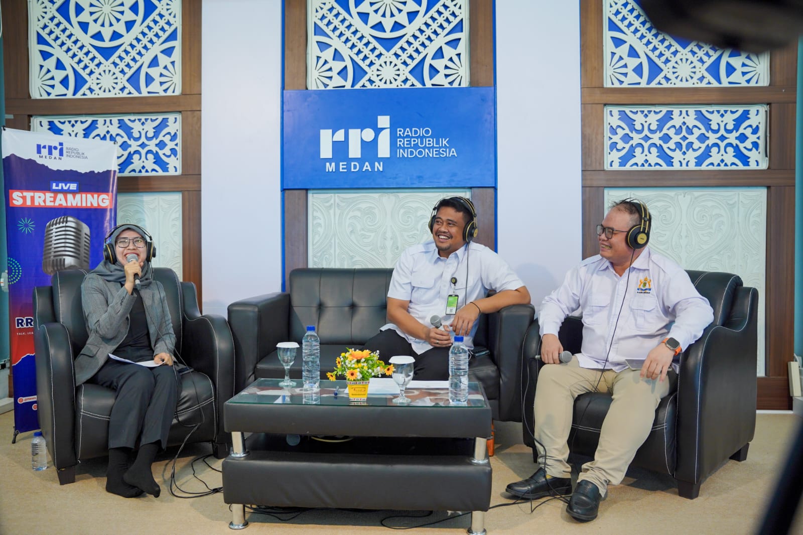 Bobby Nasution pada siaran langsung &ldquo;Dialog Pro Aspirasi Sumut&rdquo; RRINet Medan, Rabu (17/7) di Studio Podcast RRI Medan.