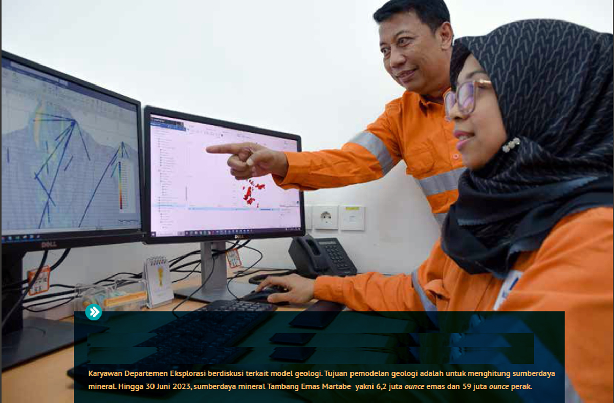 Karyawan Departemen Eksplorasi berdikusi terkait model geologi.