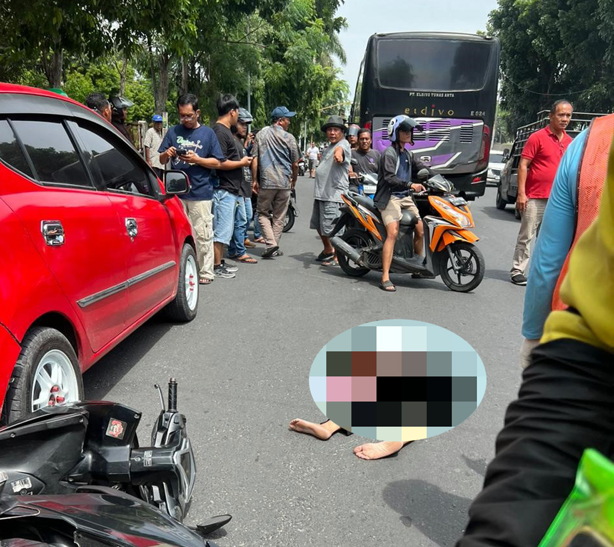 Korban tewas lakalantas di dekat TMP Nagur, Jalan Sangnaualuh Damanik Pematangsiantar.