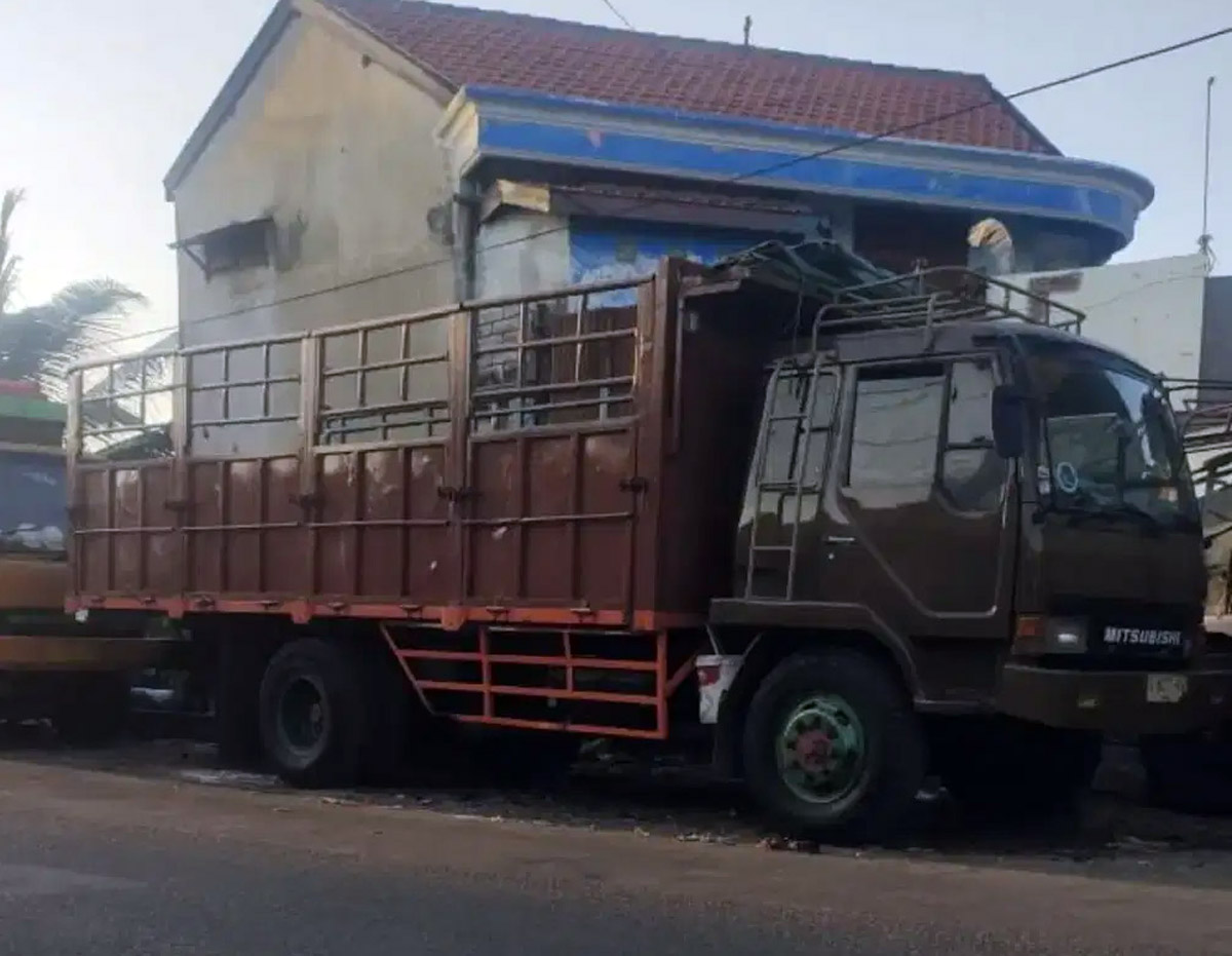 Truk tonton dilarang masuk inti kota Sibolga.