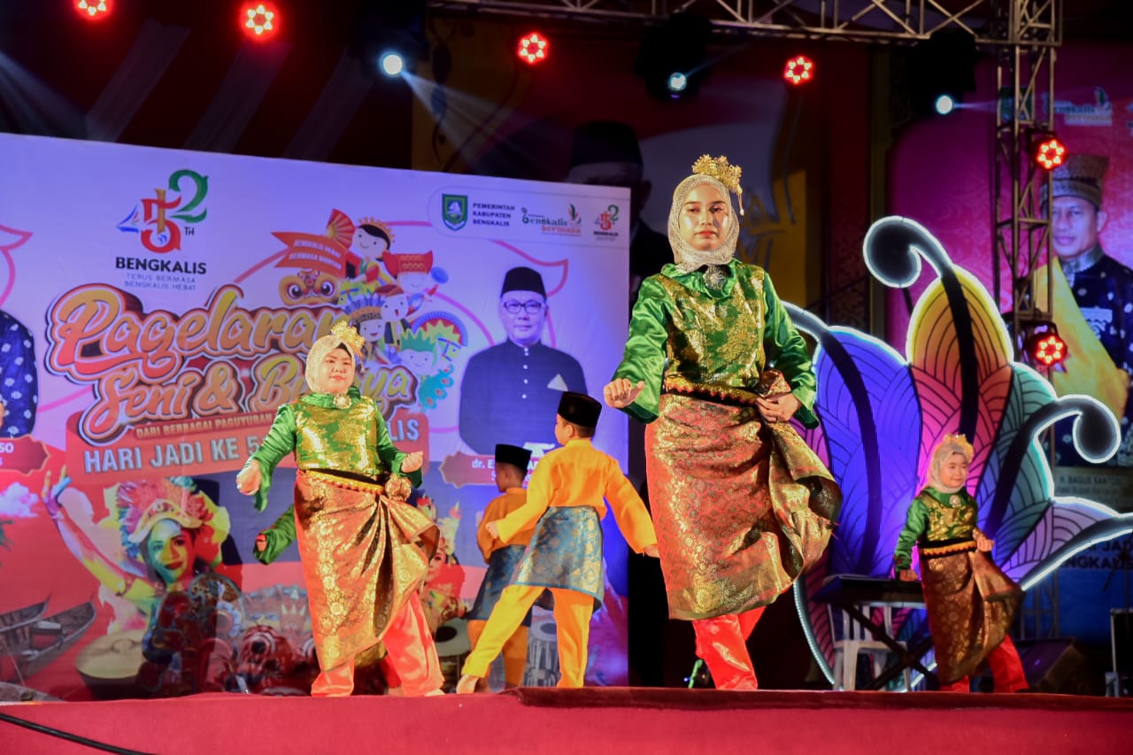 Pemerintah Kabupaten Bengkalis menggelar malam kesenian dan budaya sebagai upaya untuk melestarikan budaya di Negeri Junjungan, Sabtu malam, 20 Juli 2024 di lapangan tugu Bengkalis.