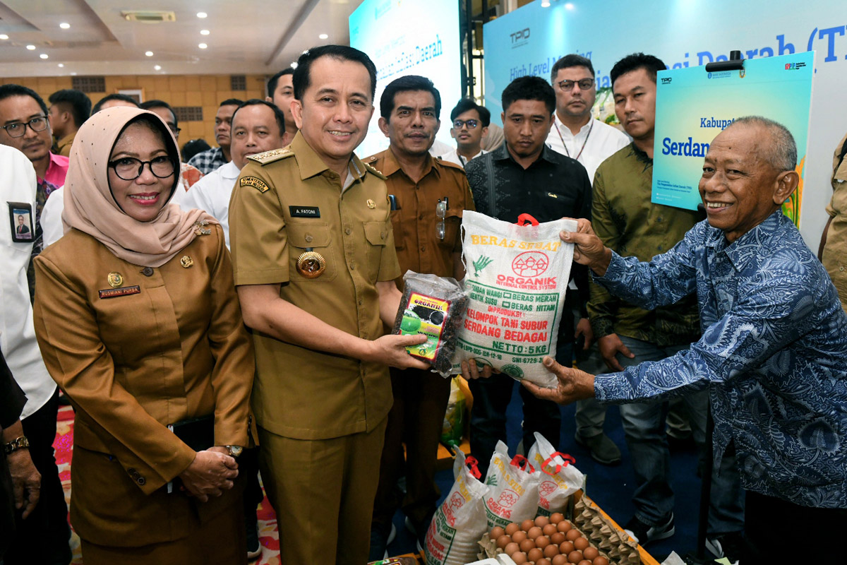 Pj. Gubernur Sumut, Agus Fatoni menghadiri High Level Meeting Tim Pengendilan Inflasi Daerah (TPID) yang diselenggarakan di Aula Tengku Rizal Nurdin, Rumah Dinas Gubernur Sumut, Medan, Selasa (23/7).