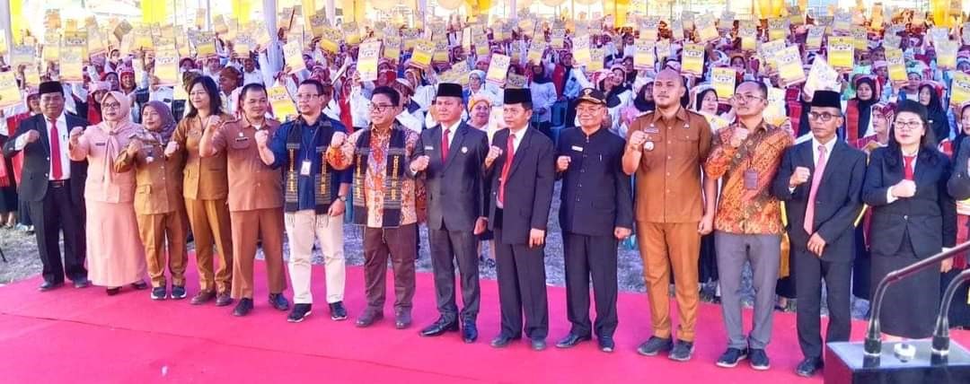 Pemberikan SK kepada PPPK Pemkab Simalungun.