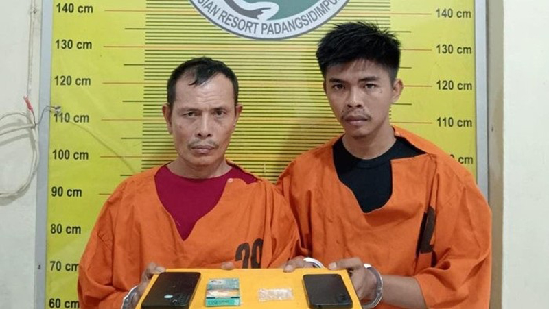 Kedua tersangka.