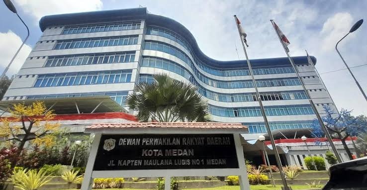 Gedung DPRD Kota Medan, Jalan Kapten Maulana Lubis No.1, Medan.