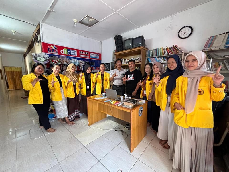 Mahasiswa Pendidikan Profesi Guru Universitas Simalungun melaksanakan Projek Kepemimpinan proses pembelajaran pendidikan di Rumah Baca Mutiara Bangsa.